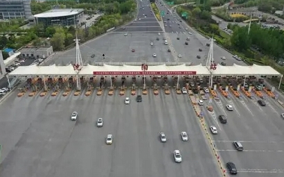 ¿Por qué las autopistas son caminos asfaltados, pero las casetas de peaje son caminos de concreto? ¿Cuál es mejor?